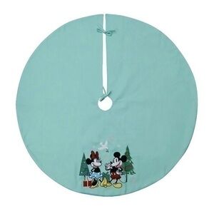 NWT. DISNEY Mickey & Minnie 48” Tree Skirt
